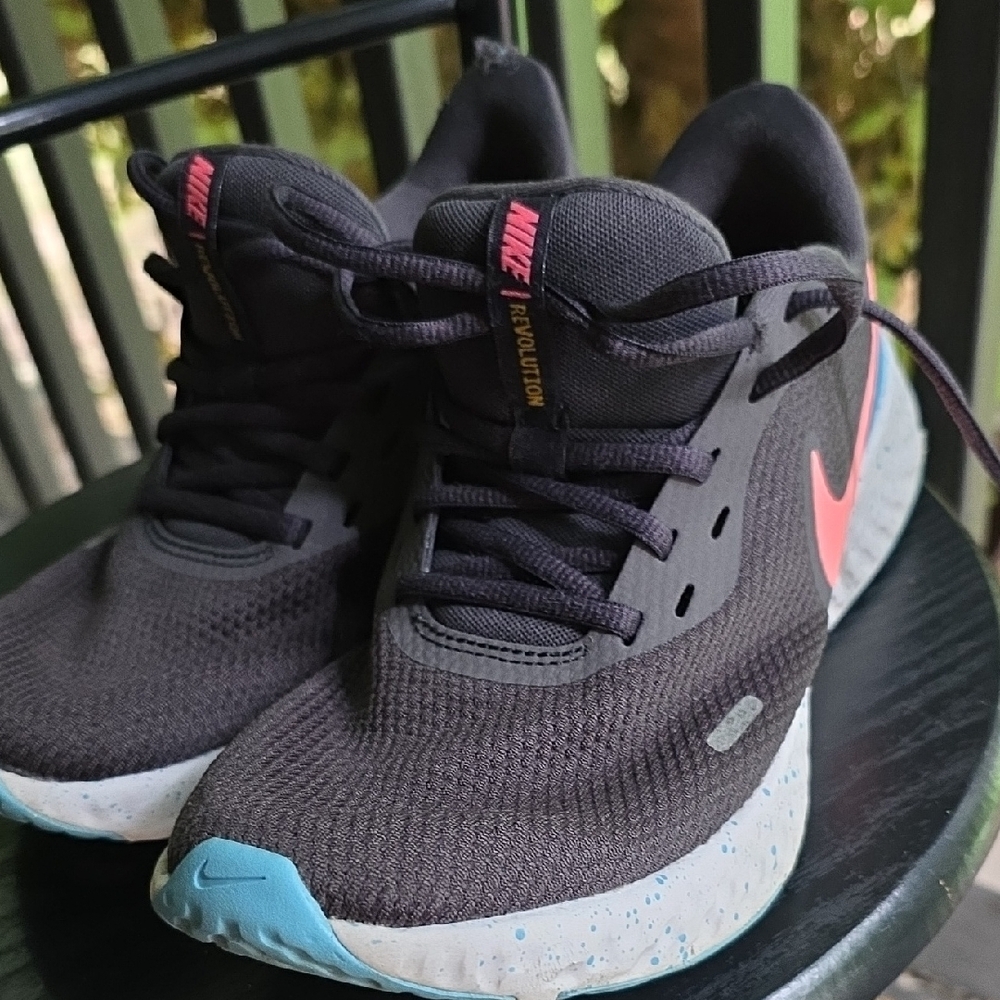 Nike Black and Coral Athletic Shoes - Picture 12 of 12